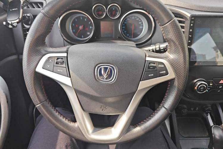 Used CHANGAN CS35 2015 1.6L Automatic Luxury Model China IV Standard Steering Wheel