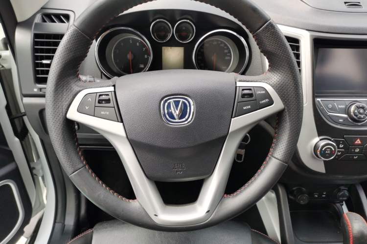 Used CHANGAN CS35 2015 1.6L Automatic Luxury Model China V Standard Steering Wheel