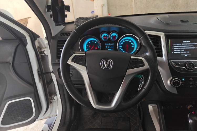 Used CHANGAN CS35 2015 1.6L Automatic Luxury Model China IV Standard Steering Wheel