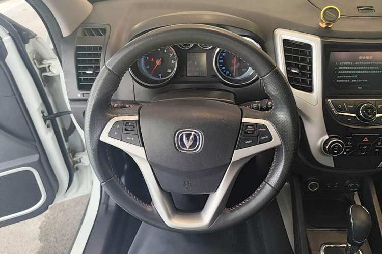 Used CHANGAN CS35 2015 1.6L Automatic Luxury Model China V Standard Steering Wheel