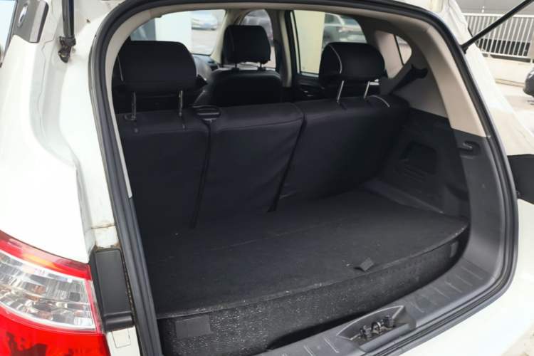 Used CHANGAN CS35 2015 1.6L Manual Luxury Model China IV Standard Trunk