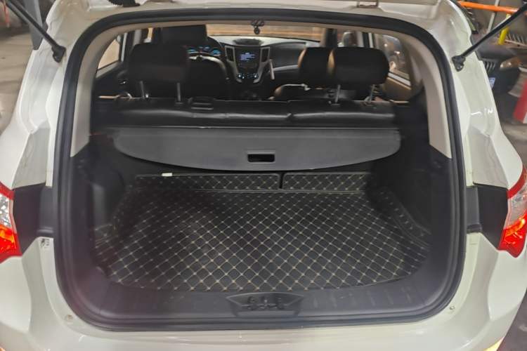 Used CHANGAN CS35 2015 1.6L Manual Luxury Model China IV Standard Trunk