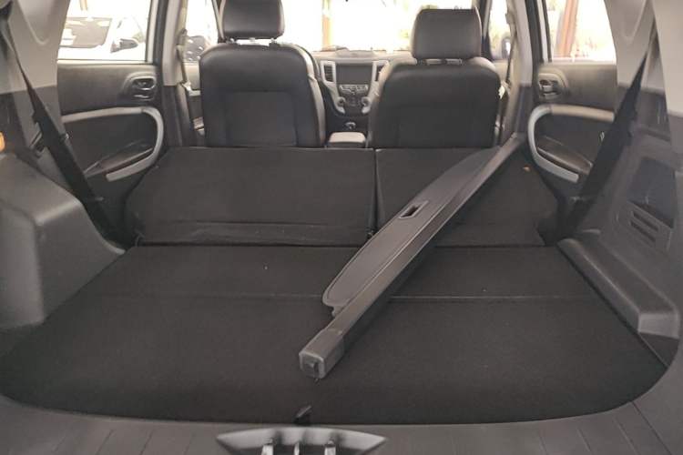 Used CHANGAN CS35 2015 1.6L Manual Luxury Model China IV Standard Trunk