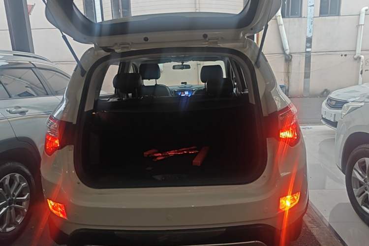 Used CHANGAN CS35 2015 1.6L Automatic Luxury Model China IV Standard Trunk