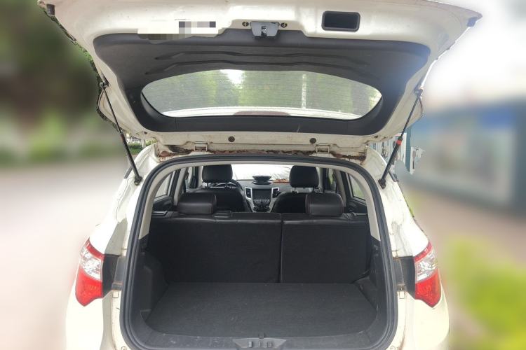 Used CHANGAN CS35 2015 1.6L Automatic Luxury Model China IV Standard Trunk