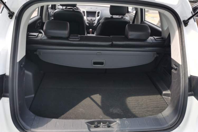 Used CHANGAN CS35 2015 1.6L Automatic Luxury Model China V Standard Trunk