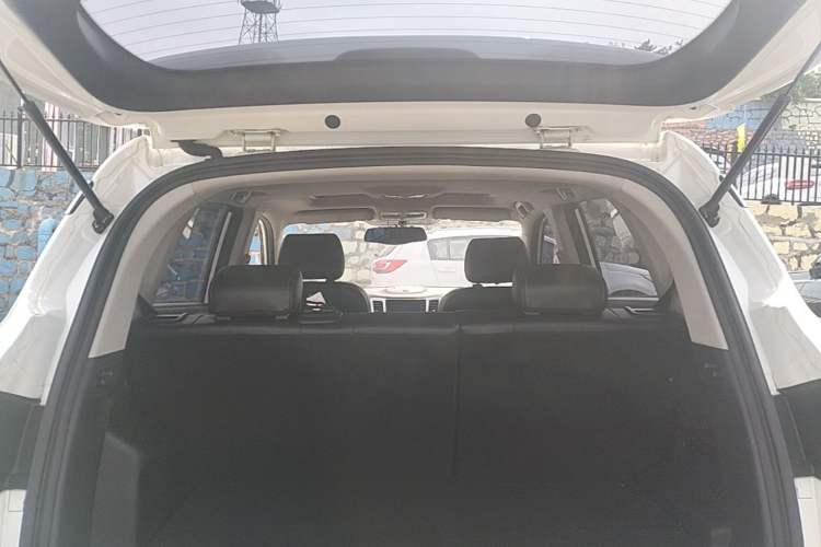 Used CHANGAN CS35 2015 1.6L Automatic Luxury Model China IV Standard Trunk