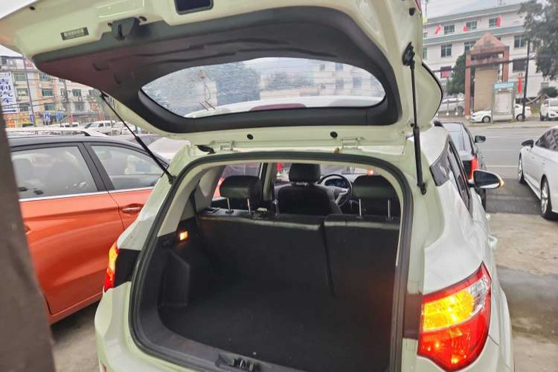 Used CHANGAN CS35 2015 1.6L Manual Luxury Model China IV Standard Trunk