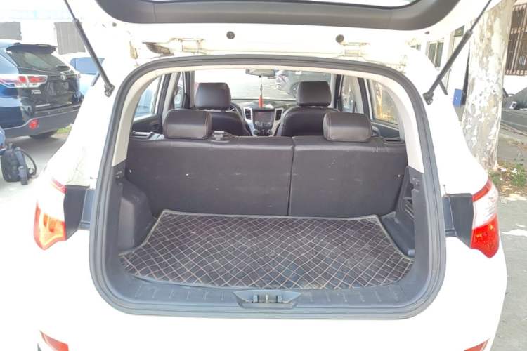 Used CHANGAN CS35 2015 1.6L Manual Luxury Model China IV Standard Trunk