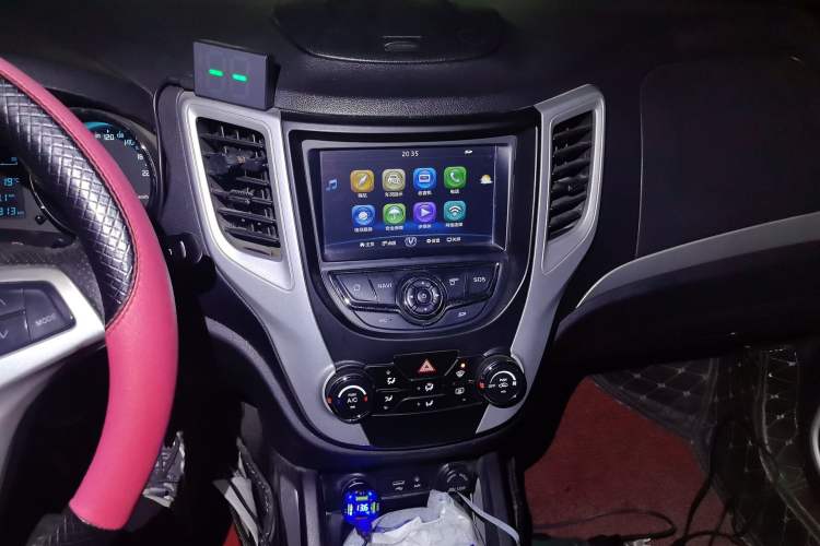 Used CHANGAN CS35 2015 1.6L Manual Luxury Model China IV Standard Audio And AC Panel
