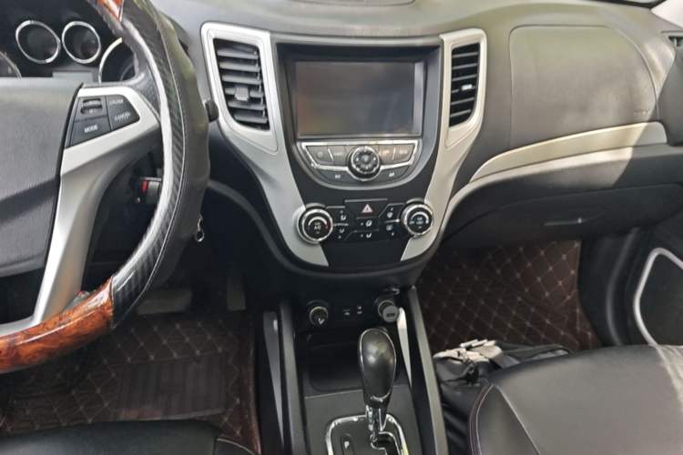 Used CHANGAN CS35 2015 1.6L Automatic Luxury Model China IV Standard Audio And AC Panel