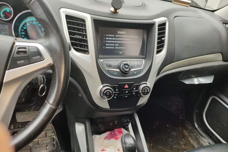 Used CHANGAN CS35 2015 1.6L Automatic Luxury Model China IV Standard Audio And AC Panel