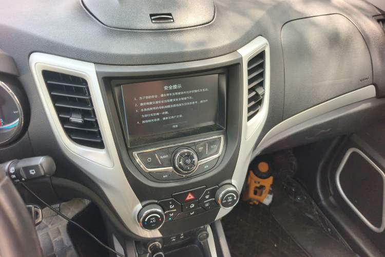 Used CHANGAN CS35 2015 1.6L Automatic Luxury Model China IV Standard Audio And AC Panel