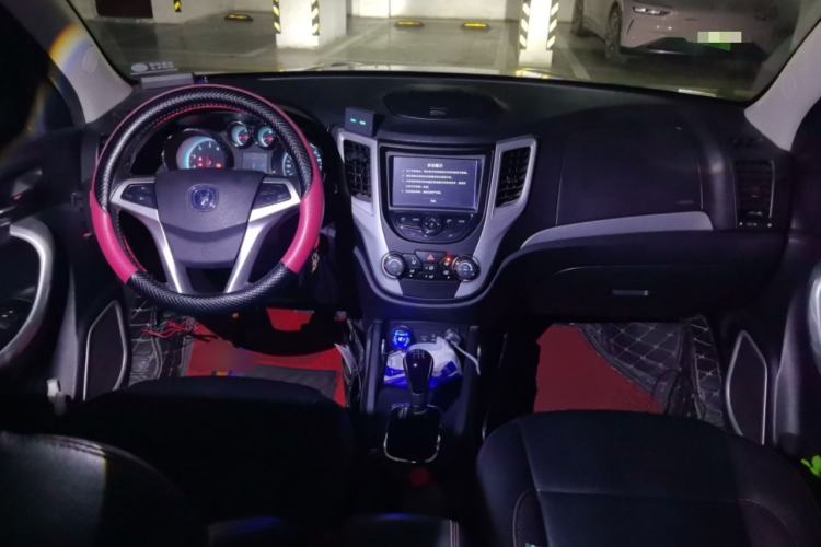 Used CHANGAN CS35 2015 1.6L Manual Luxury Model China IV Standard Center Console