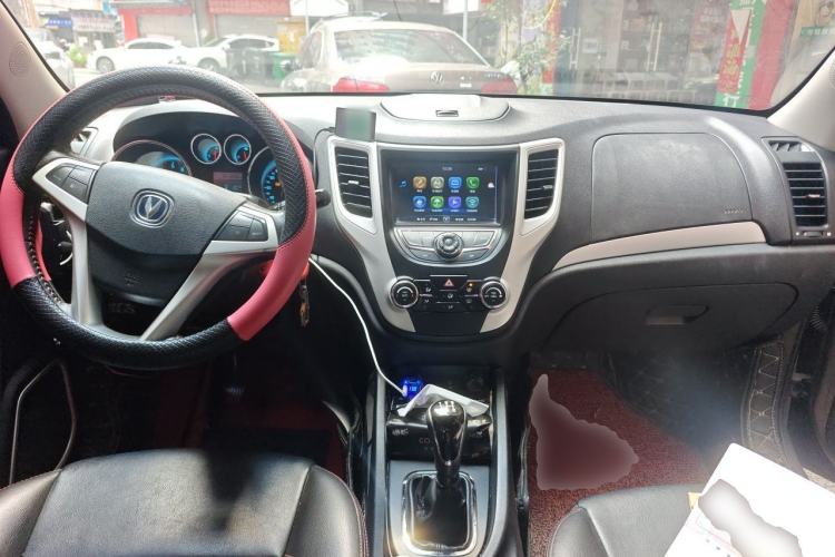 Used CHANGAN CS35 2015 1.6L Manual Luxury Model China IV Standard Center Console