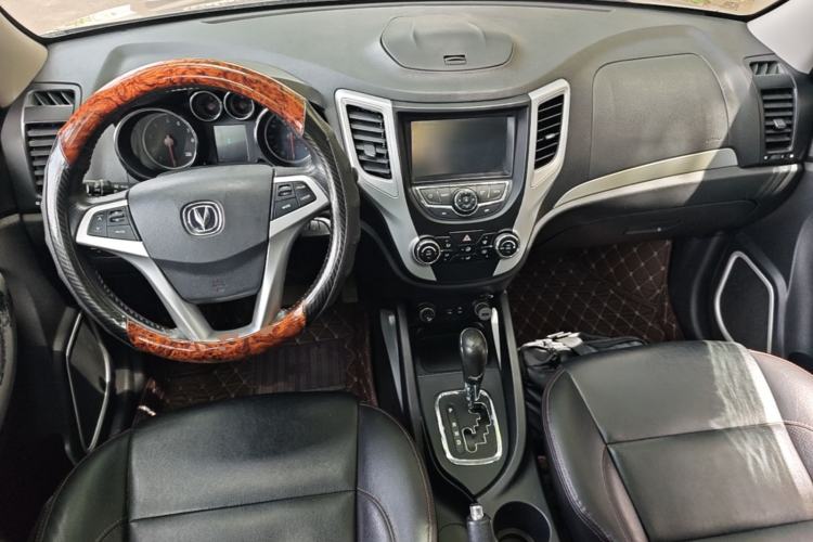 Used CHANGAN CS35 2015 1.6L Automatic Luxury Model China IV Standard Center Console