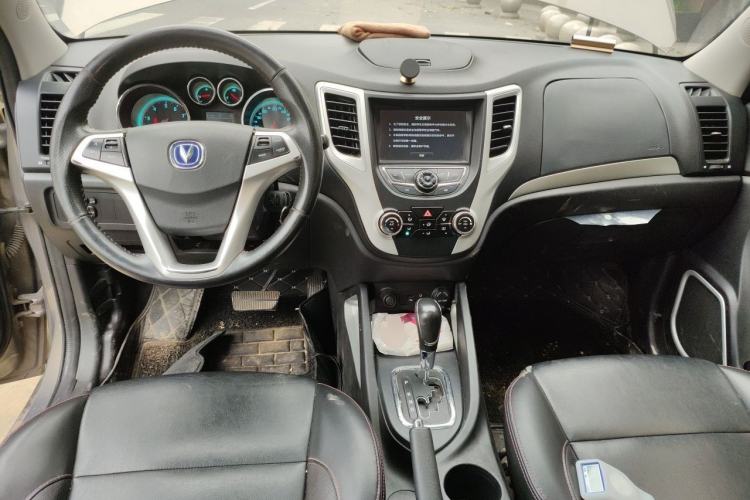 Used CHANGAN CS35 2015 1.6L Automatic Luxury Model China IV Standard Center Console