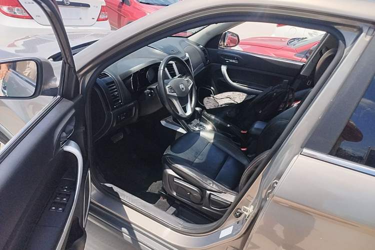 Used CHANGAN CS35 2015 1.6L Automatic Luxury Model China IV Standard Driver Seat