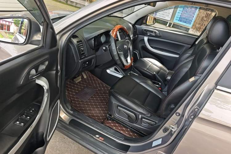 Used CHANGAN CS35 2015 1.6L Automatic Luxury Model China IV Standard Driver Seat