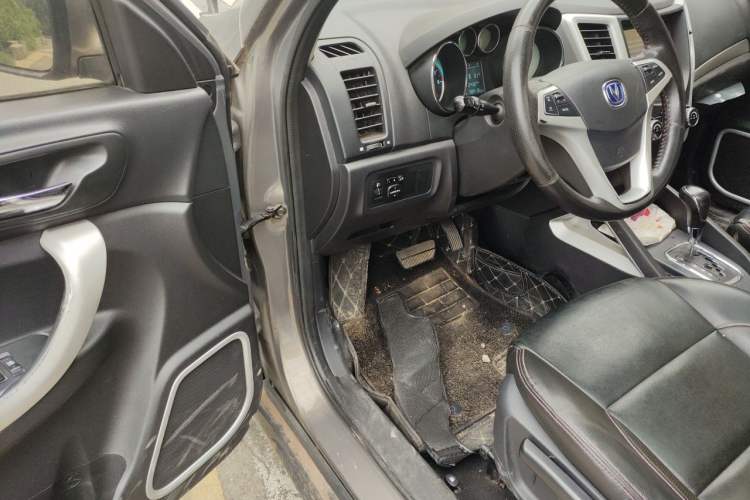Used CHANGAN CS35 2015 1.6L Automatic Luxury Model China IV Standard Driver Seat