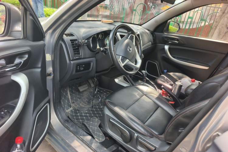 Used CHANGAN CS35 2015 1.6L Automatic Luxury Model China IV Standard Driver Seat