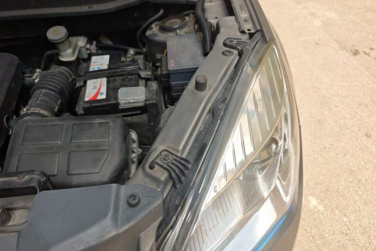 Used CHANGAN CS35 2015 1.6L Manual Luxury Model China IV Standard Engine Bay Left
