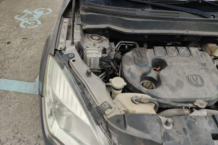 Used CHANGAN CS35 2015 1.6L Automatic Luxury Model China IV Standard Engine Bay Right