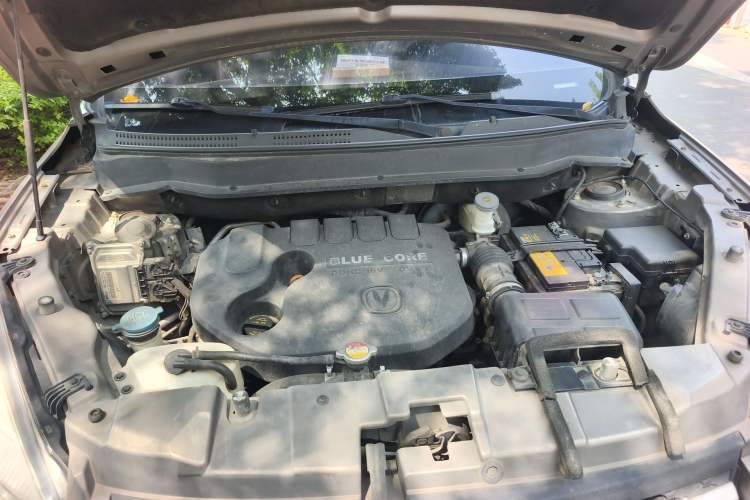 Used CHANGAN CS35 2015 1.6L Automatic Luxury Model China IV Standard Engine Bay