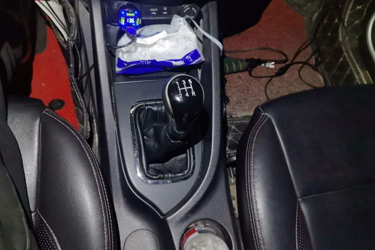 Used CHANGAN CS35 2015 1.6L Manual Luxury Model China IV Standard Gear Lever