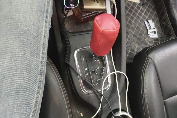Used CHANGAN CS35 2015 1.6L Automatic Prestige Model China V Standard Gear Lever