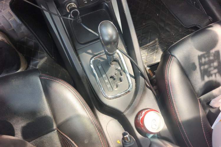 Used CHANGAN CS35 2015 1.6L Automatic Luxury Model China IV Standard Gear Lever