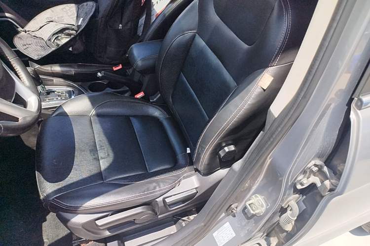 Used CHANGAN CS35 2015 1.6L Automatic Luxury Model China IV Standard Left Front Seat