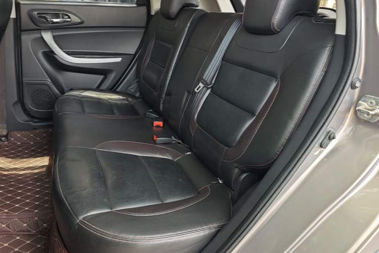 Used CHANGAN CS35 2015 1.6L Automatic Luxury Model China IV Standard Left Rear Seat