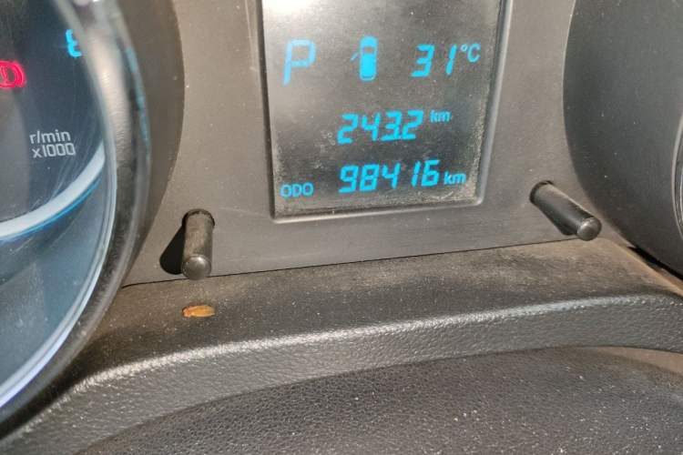 Used CHANGAN CS35 2015 1.6L Automatic Luxury Model China IV Standard Odometer Close Up