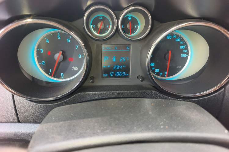 Used CHANGAN CS35 2015 1.6L Automatic Luxury Model China IV Standard Odometer Close Up