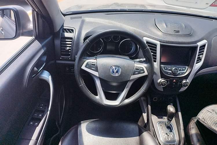 Used CHANGAN CS35 2015 1.6L Automatic Luxury Model China IV Standard Steering Wheel