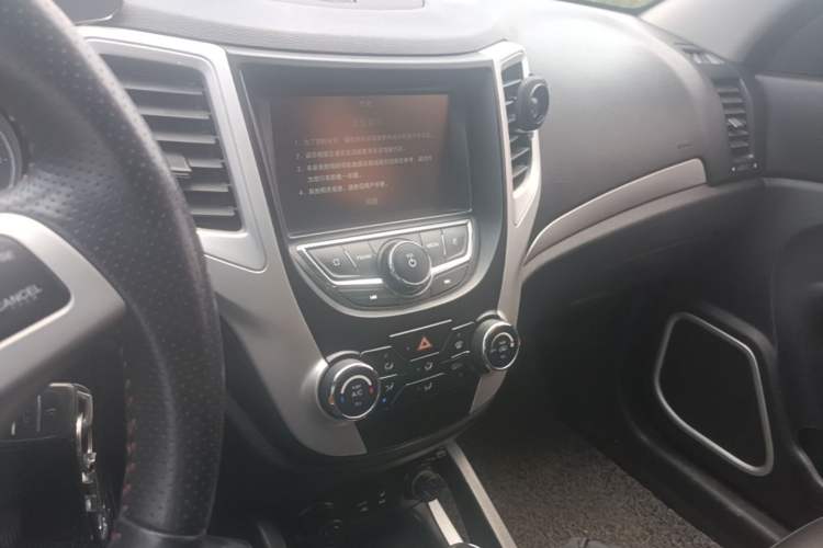 Used CHANGAN CS35 2016 1.6L Automatic Luxury Model China V Standard Audio And AC Panel