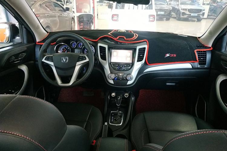 Used CHANGAN CS35 2016 1.6L Automatic Luxury Model China V Standard Center Console