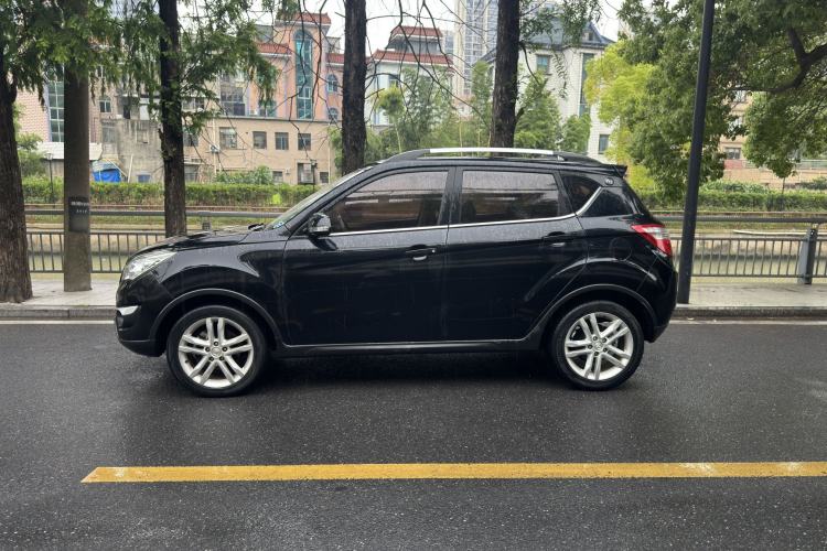 Used CHANGAN CS35 2016 1.6L Automatic Luxury Model China V Standard Exterior 6