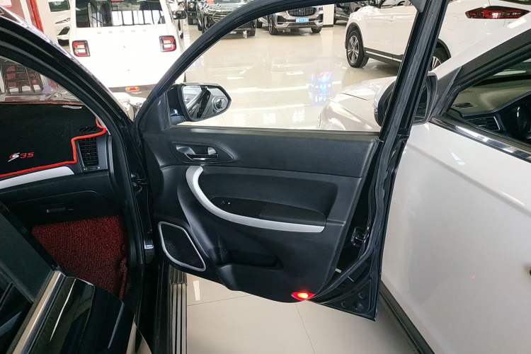 Used CHANGAN CS35 2016 1.6L Automatic Luxury Model China V Standard Right Front Door Interior