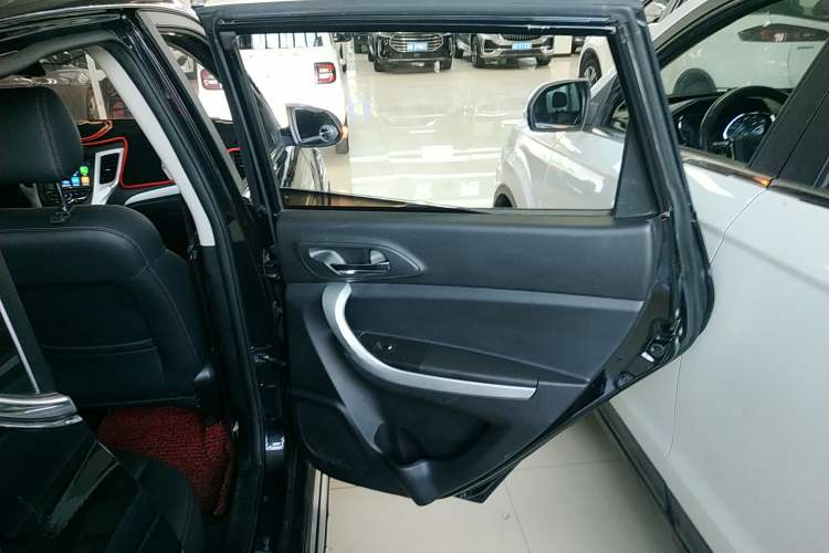 Used CHANGAN CS35 2016 1.6L Automatic Luxury Model China V Standard Right Rear Door Interior