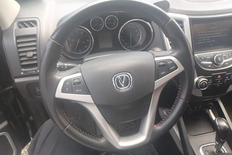 Used CHANGAN CS35 2016 1.6L Automatic Luxury Model China V Standard Steering Wheel