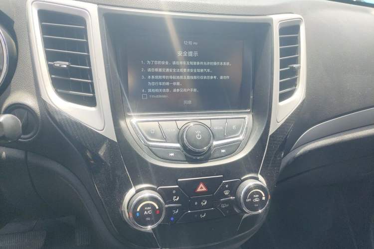Used CHANGAN CS35 2016 1.6L Automatic Luxury Model China V Standard Audio And AC Panel