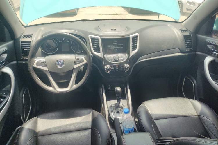 Used CHANGAN CS35 2016 1.6L Automatic Luxury Model China V Standard Center Console