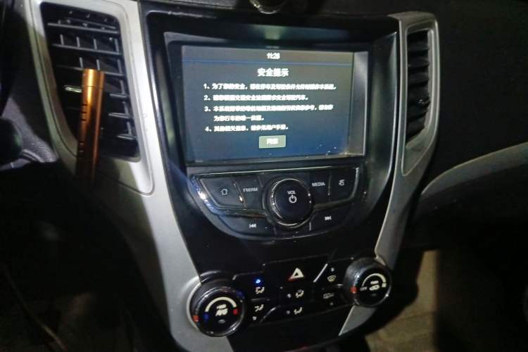 Used CHANGAN CS35 2016 1.6L Manual Luxury Model China V Standard Audio And AC Panel