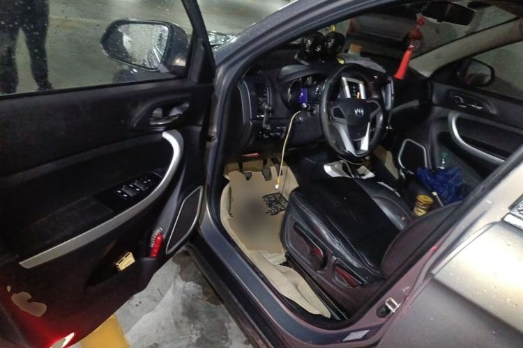 Used CHANGAN CS35 2016 1.6L Manual Luxury Model China V Standard Driver Seat