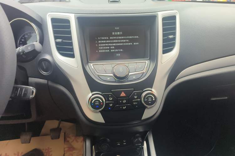 Used CHANGAN CS35 2016 1.6L Manual Luxury Model China V Standard Audio And AC Panel