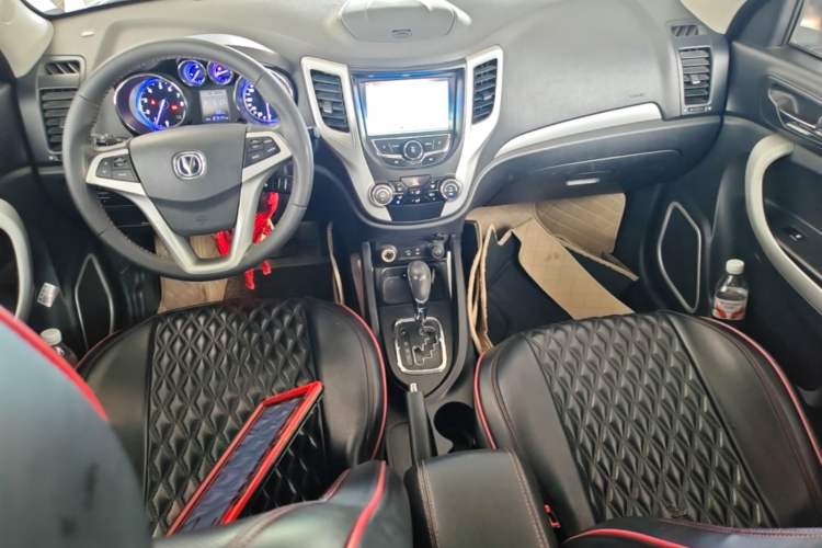 Used CHANGAN CS35 2016 1.6L Automatic Luxury Model China IV Standard Center Console