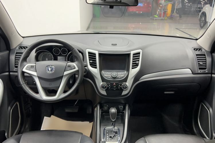 Used CHANGAN CS35 2016 1.6L Automatic Luxury Model China V Standard Center Console