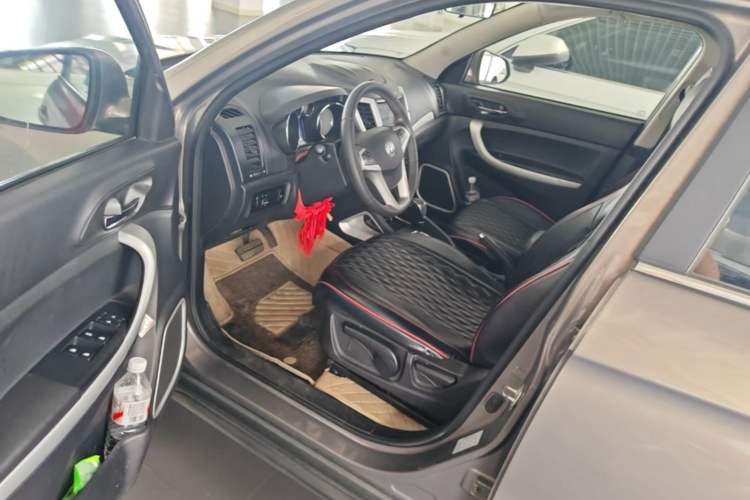 Used CHANGAN CS35 2016 1.6L Automatic Luxury Model China IV Standard Driver Seat